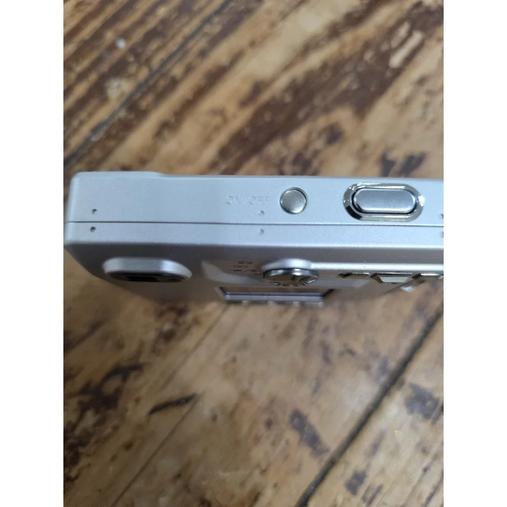 Minolta Konica DiMAGE Xt 3.2MP Digital Camera - Silver